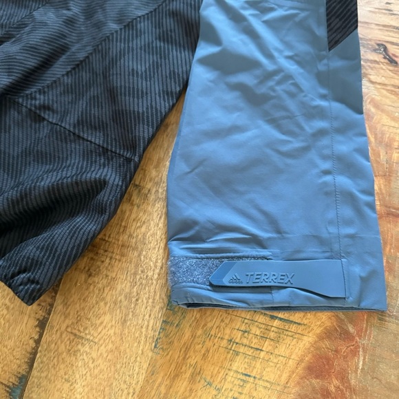 Adidas Men's TERREX Techrock RAIN.RDY Climbing Anorak Black/Wonste Size Medium - Picture 15 of 17